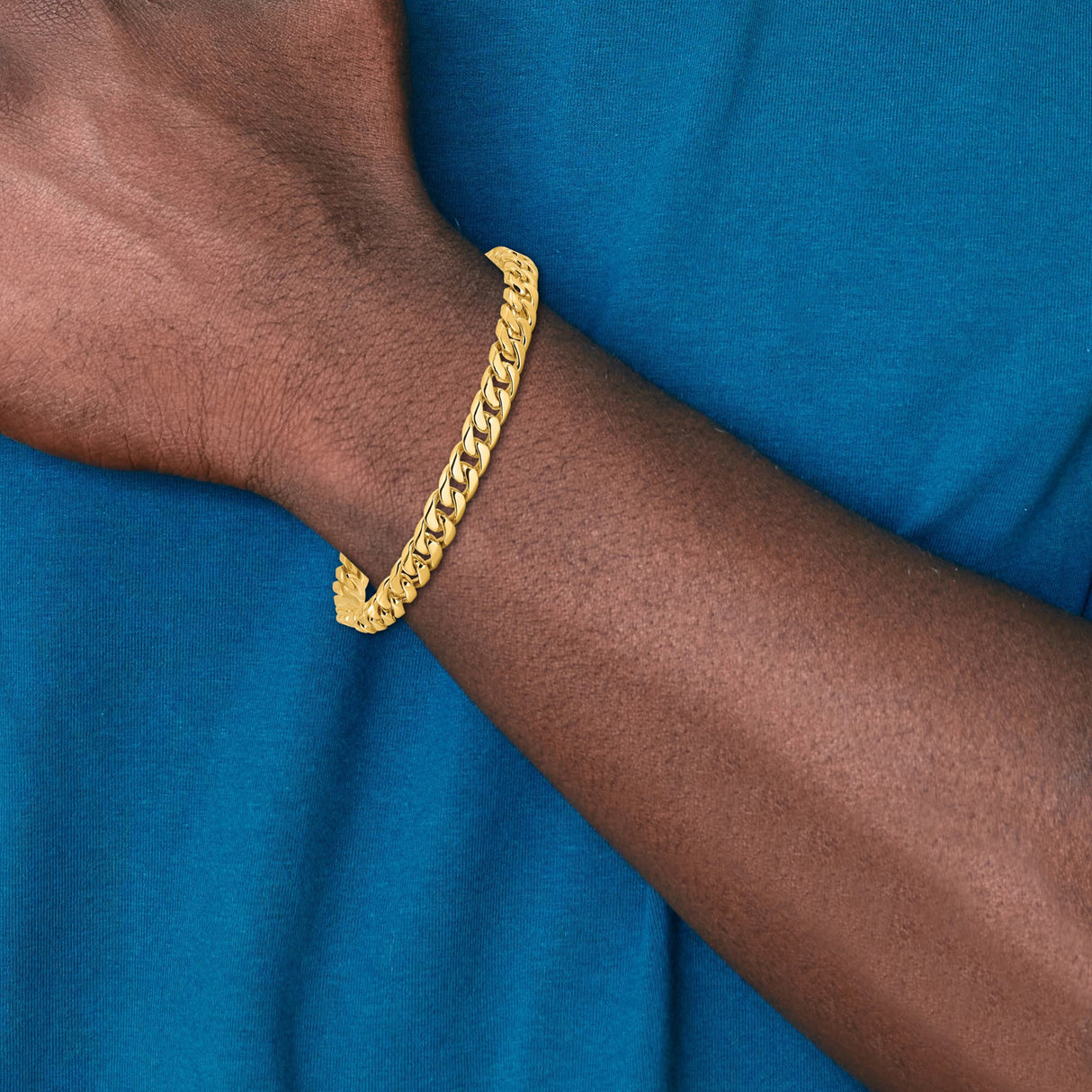 10K Yellow Gold 6.8 mm Curb Chain Bracelet, Polished detail view