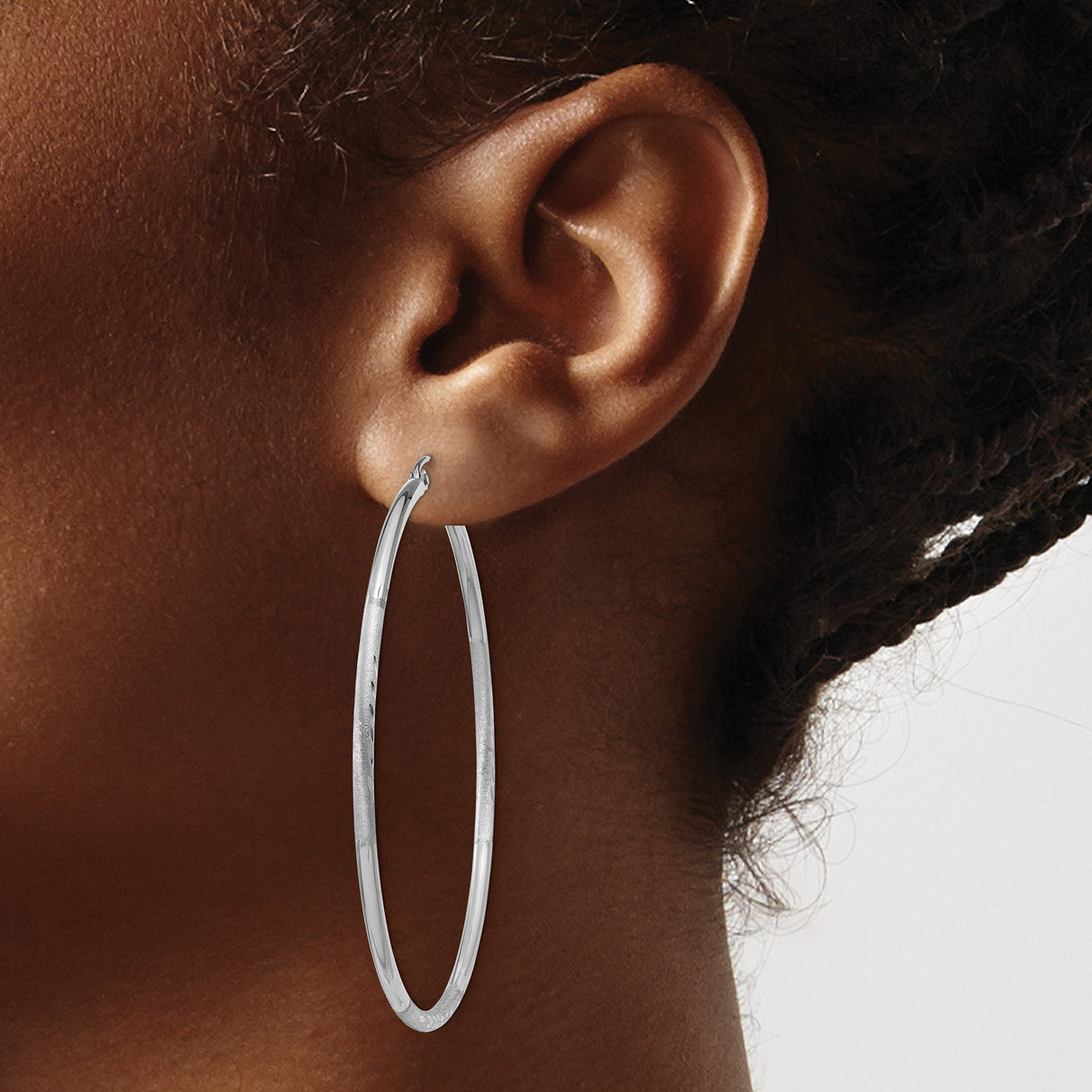 14k White Gold Hoop Earrings with Polished Finish and Leaf Detail