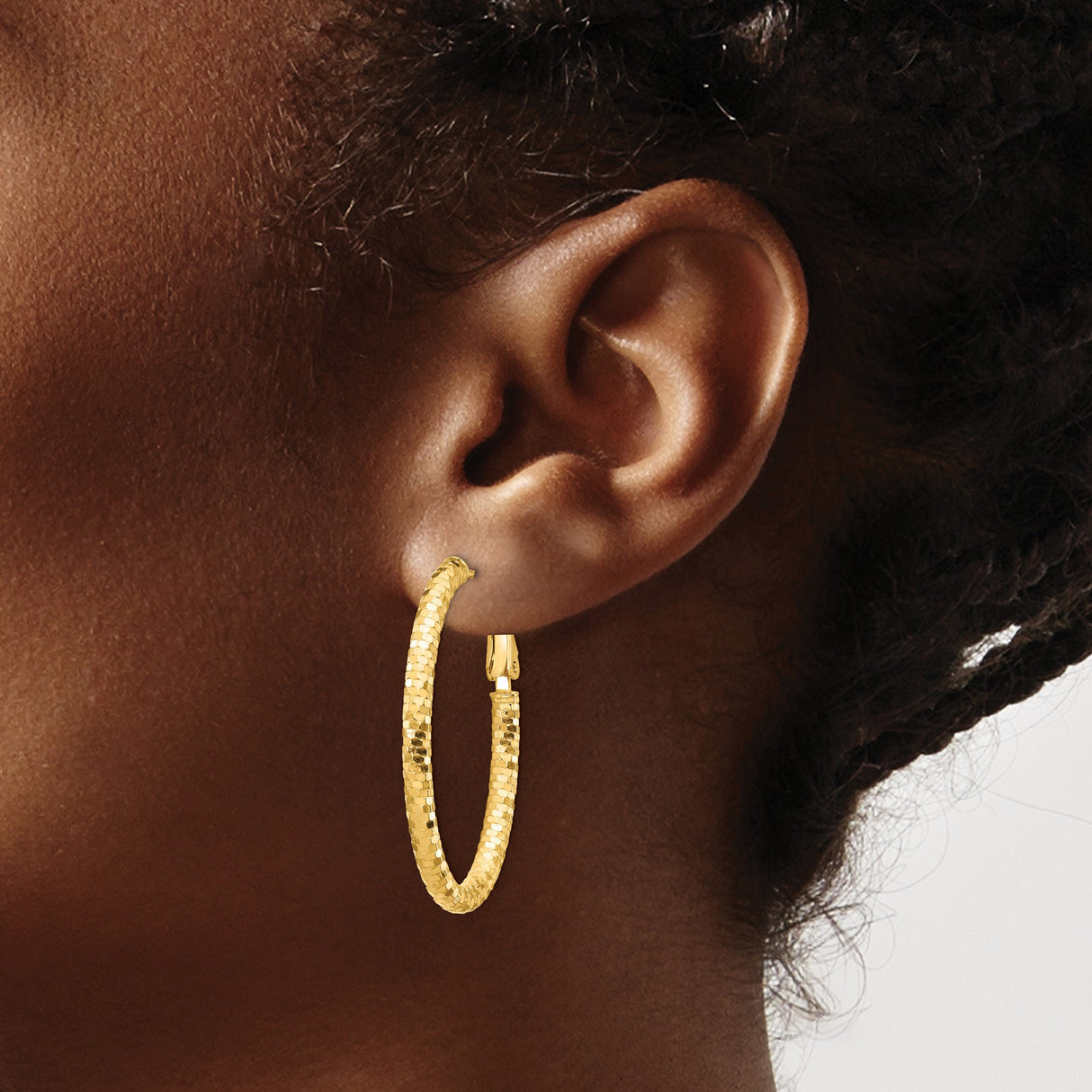 14k Yellow Gold Hoop Earrings, Textured Diamond-Cut Oval Design with Hinged Clasp