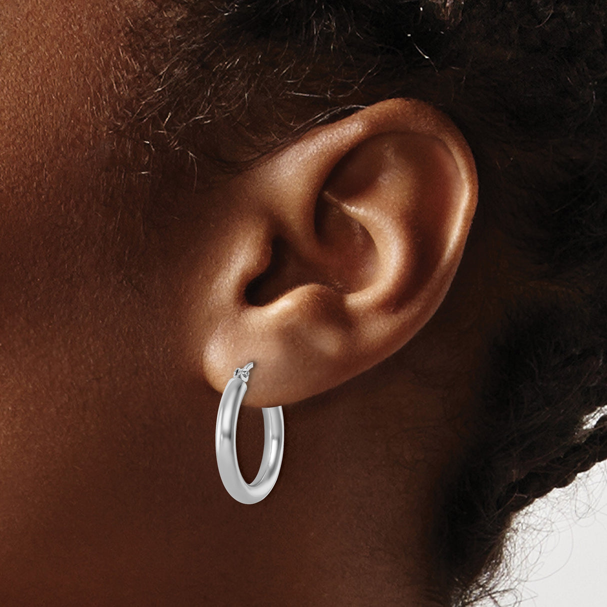 10k White Gold Hoop Earrings, Classic Polished Round Design, Lightweight Everyday Style for Women