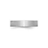 Satin, Flat wedding band ring detail view