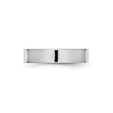 Flat wedding band ring detail view