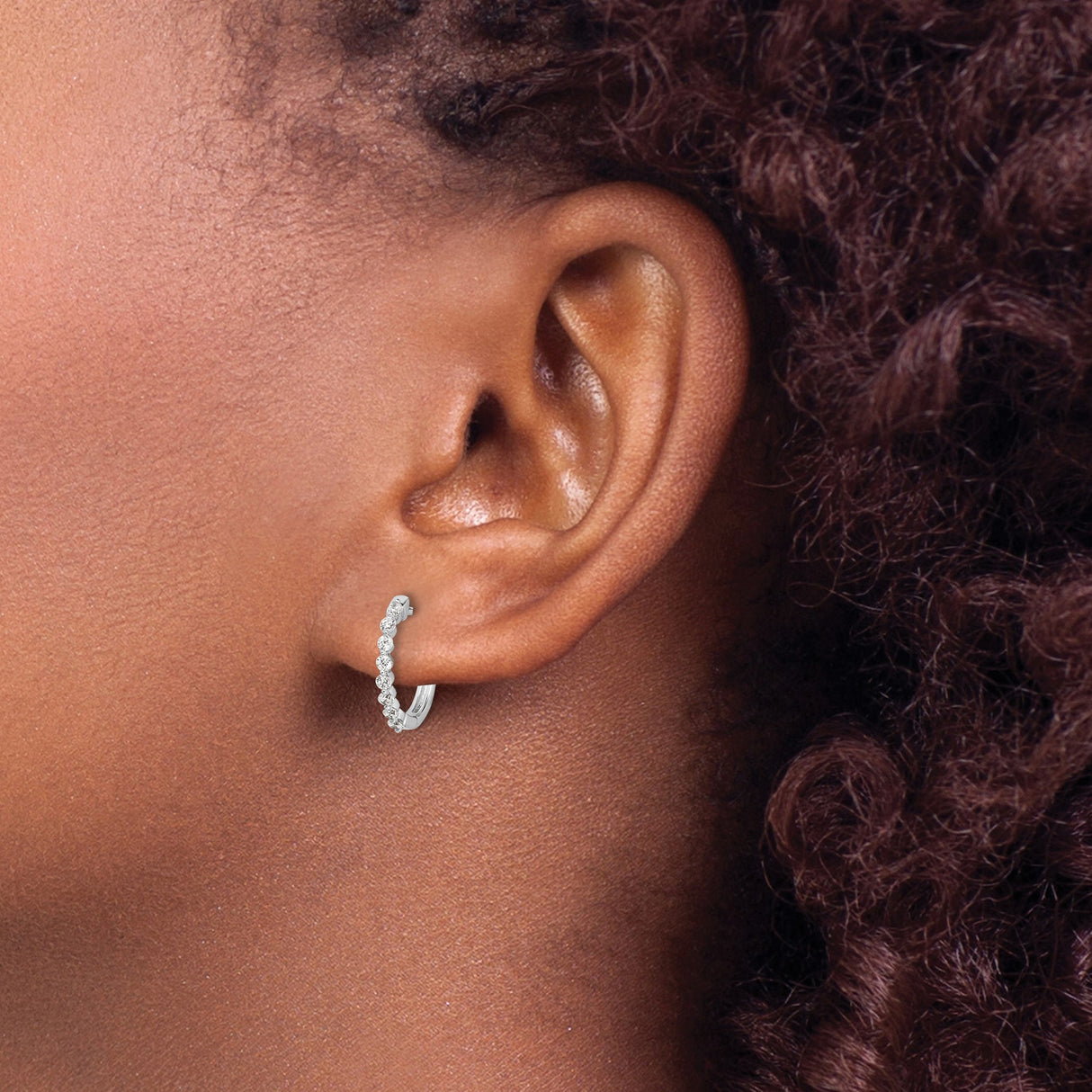 10k White Gold Hoop Earrings with Diamond Cut Design and Cubic Zirconia