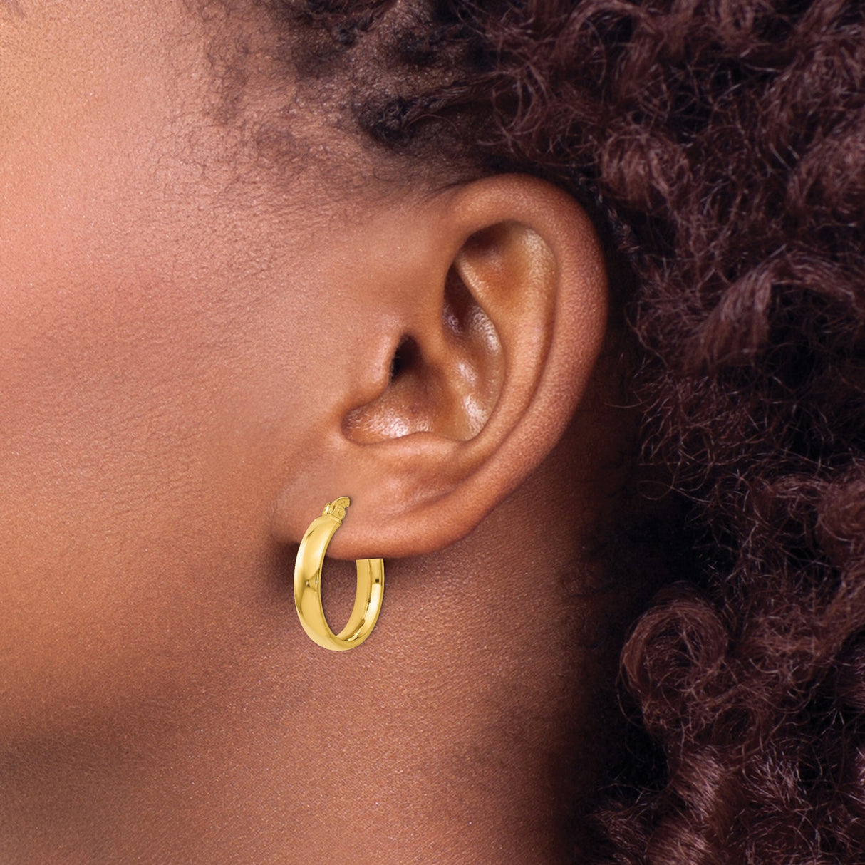 14k Yellow Gold Hoop Earrings, Classic Round Design with Hinged Closure, Polished Finish