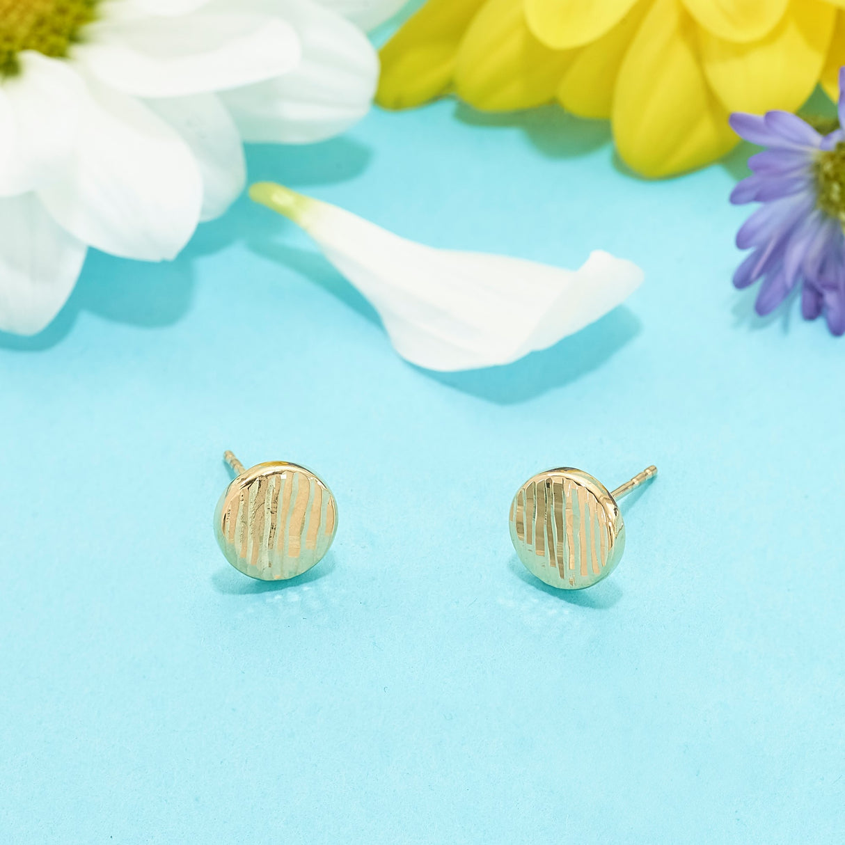 14k Yellow Gold Round Stud Earrings with Textured Horizontal Line Design