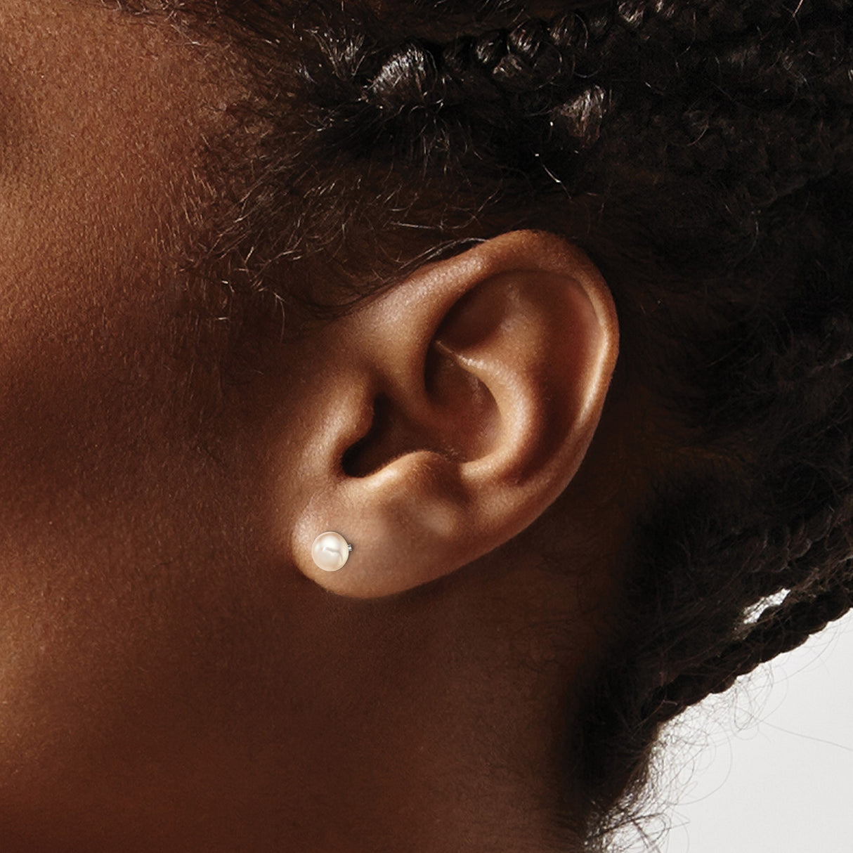 Sterling Silver White Freshwater Round Pearl Stud Earrings