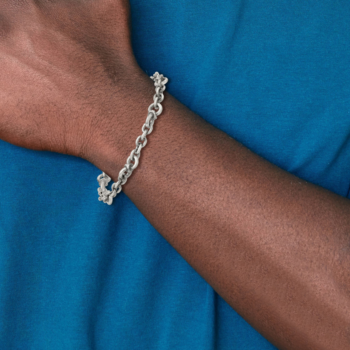 925 White Gold 7.4 mm Brushed Chain Bracelet, Solid detail view